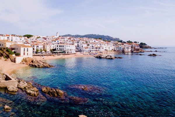S'installer à Costa Brava : pourquoi et comment ?